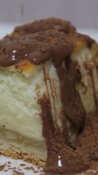 Torta Queijo Cottage Com Chocolate Fatia Bolo Biscoito Creme Com — Vídeo de Stock