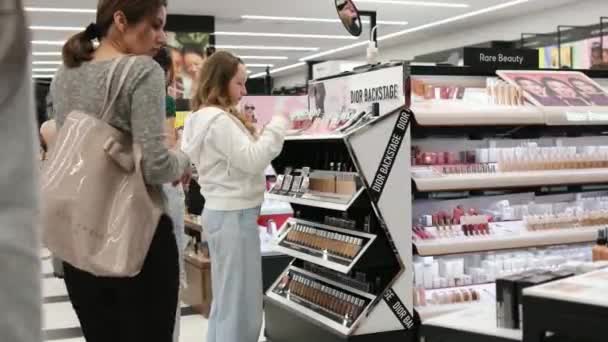 Sephora Magasin Dans Grand Centre Commercial Cosmétiques Peindre Différentes Marques — Video