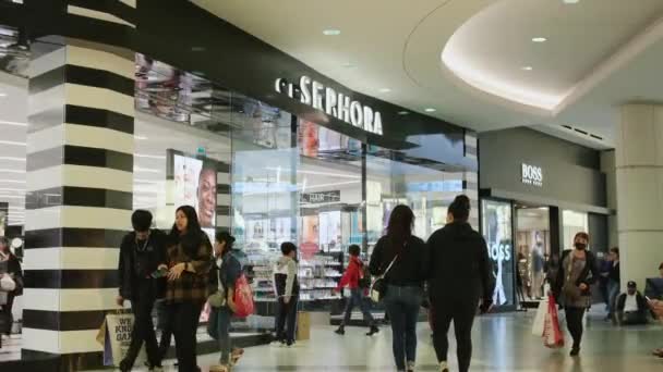 Sephora Store Large Mall Cosmetics Paint Different Brand Young People — Αρχείο Βίντεο