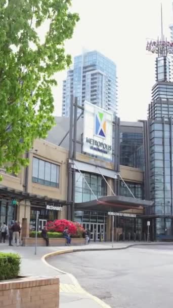 Metropolis Mall Metropolis Belsejében Sétáló Emberek Brit Columbia Kanada Burnaby — Stock videók