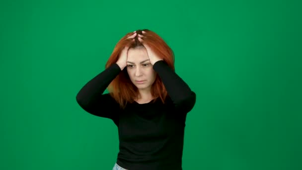 Droevig Bezorgd Jonge Vrouw Aantrekkelijk Gezicht Met Psychologisch Probleem Gevoel — Stockvideo
