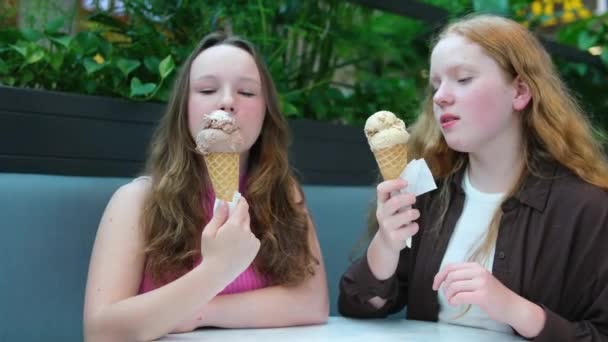 Teenagers Two Girls Friends Eating Ice Cream Park Mall Red — Stock Video