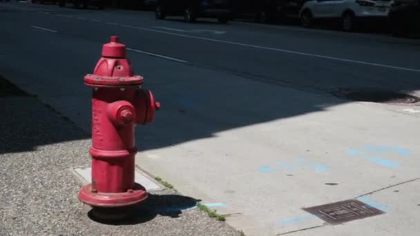 Roter Feuerhydrant Steht Der Straße Brandschutz Vancouver Kanada Hochwertiges Filmmaterial — Stockvideo