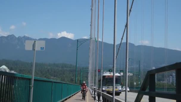 Vancouver City Lions Gate Bridge Verkehr Berge Park Sommertag Schießen — Stockvideo