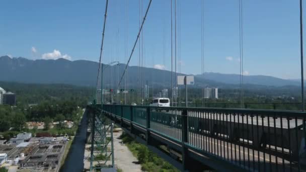 Ванкувер Сити Львы Ворота Мост Движения Горы Парк Летний День — стоковое видео
