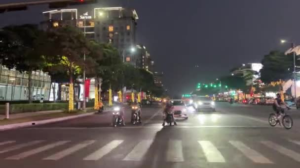 Saigon Mensen Straat Motorrijders Motorfietsen Auto Avond Voor Nieuwjaarsviering Tet — Stockvideo