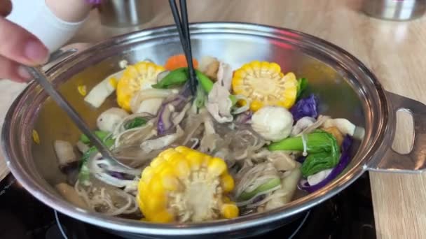 Ramen Çorbası Vietnam Çorbası Sebzeli Miso Çorbası Sebze Karışımı Bir — Stok video