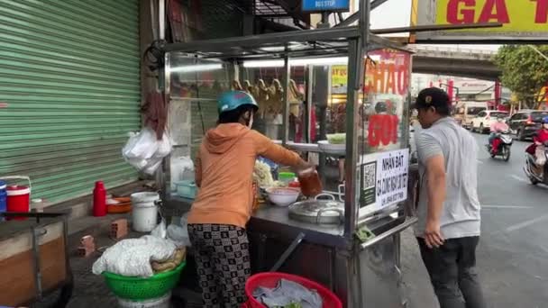 Comida Callejera Vietnam Cocina Suciedad Insalubre Condiciones Inapropiadas Motocicletas Personas — Vídeos de Stock
