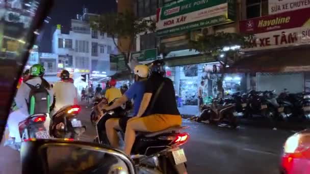 Motocykly Další Vozidla Jet Rušné Asfaltové Silnici Minově Městě Ohromující — Stock video