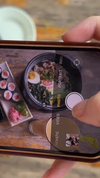 Sopa Fideos Asiáticos Ramen Con Pollo Tofu Verduras Huevo Tazón — Vídeos de Stock