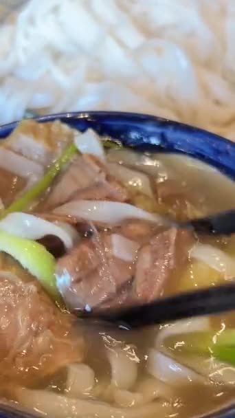 냄비에 Suki Suki Yaki 뜨거운 스타일의 음식이 닫힙니다 한국어 고품질 — 비디오