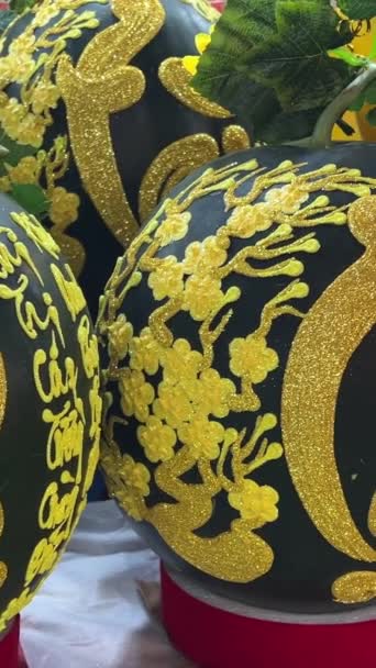 Closeup Nagy Görögdinnye Díszített Szép Színes Festmények Piacon Mielőtt Vietnami — Stock videók