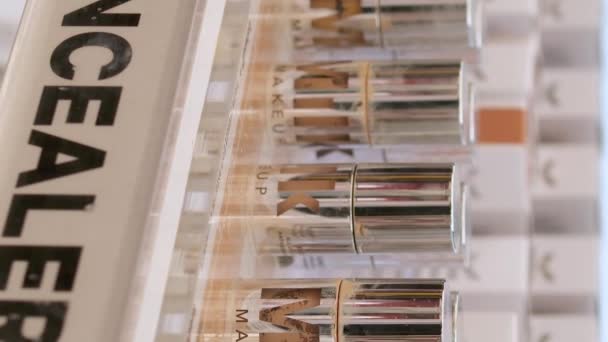Sephora Einem Geschäft Einer Großen Mall Kosmetik Malen Verschiedene Marken — Stockvideo