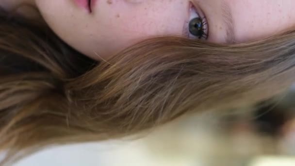Überraschtes Gesicht Der Schönen Jungen Teenagerin Verschiedene Emotionen Positive Und — Stockvideo
