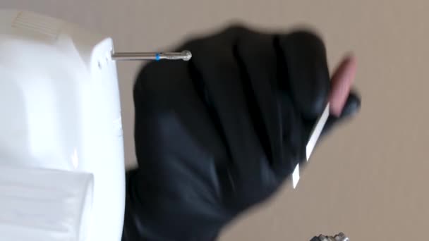 Πεντικιούρ Στο Σαλόνι Επαγγελματίας Πλοίαρχος Φροντίζει Καθαρίζει Πόδι Γκρο Πλαν — Αρχείο Βίντεο