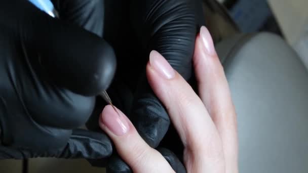 Detalle Manicura Uñas Con Lima Pincel Mujer Hermoso Proceso Cuidado — Vídeos de Stock