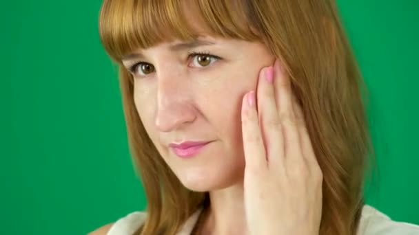 Hautpflege Frau Studio Junge Frau Auf Grünem Hintergrund Einem Chroma — Stockvideo