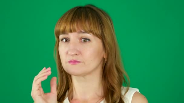 Experiences Suffering Feigned Emotion Cunning Woman Face Green Background Chromakey — Stock Video