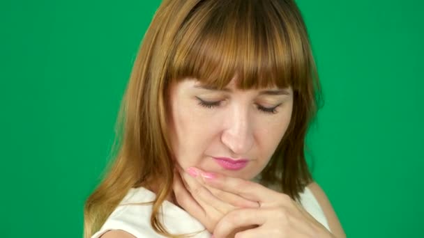 Sadness Woman Face Young Woman Green Background Chroma Key Studio — Vídeo de stock