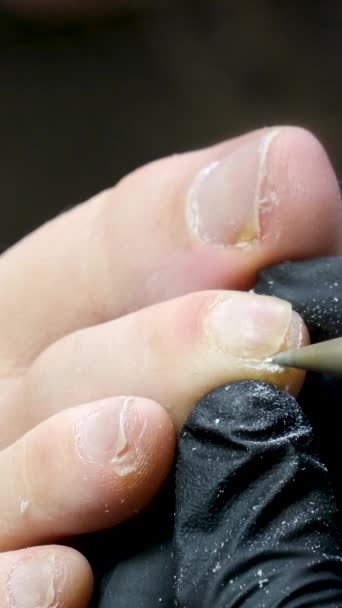 Detailní Profesionální Kosmetické Ruce Pracující Elektrickým Vrtákem Nehty Klienta Mistr — Stock video