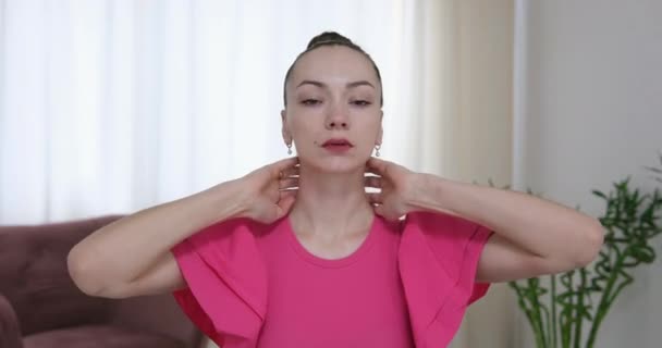 그녀의 아이스 글로브를 마사지 손가락 Slim Chin Neck Facelift 마사지 — 비디오