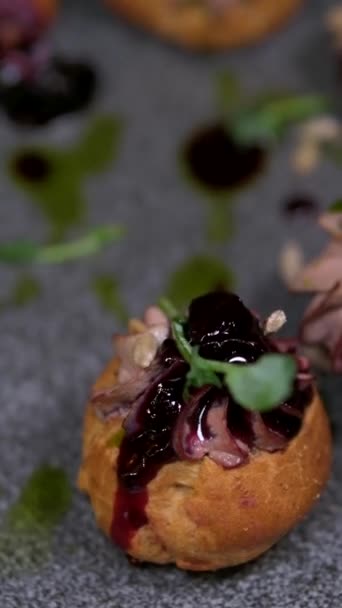 Kremalı Pastaya Karaciğer Ezmesi Yemek Dönen Küçük Krema Ezilmiş Krema — Stok video