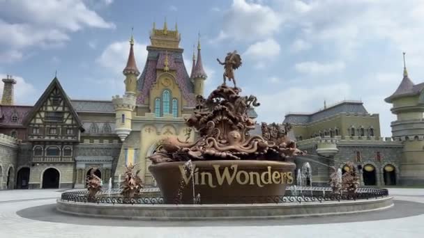 Vinwonders Phu Quoc プーコック島のヴィンワンダレステーマパークの中央の夢のベトナム宮殿 ヴィンパール ホイアン クアンナム — ストック動画