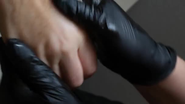 Manicura Pedicura Mujer Manicurista Elimina Esmalte Goma Laca Las Uñas — Vídeos de Stock