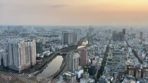 从空中俯瞰越南霍奇明市 位于胡志明市中心街道 从越南胡志明市的一座高塔俯瞰全市 — 图库视频影像