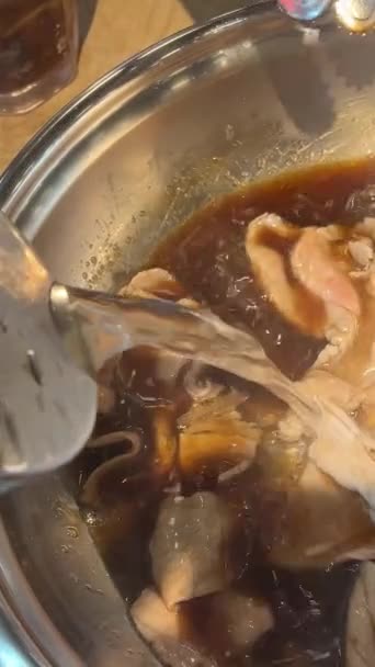 Traditionelle Vietnamesische Suppe Einem Restaurant Zubereiten Eigene Zutaten Auswählen Eine — Stockvideo