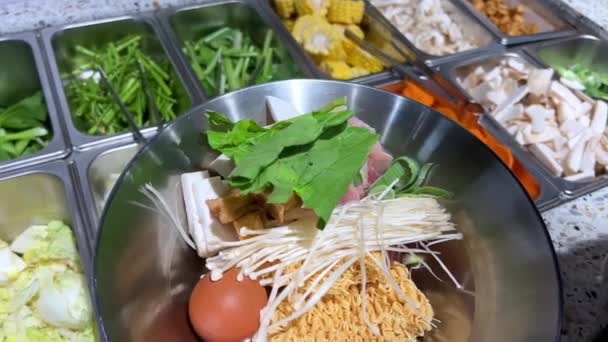 Dělat Nudle Lodi Místním Plovoucím Trhu Centrální Thajské Tradici Velmi — Stock video