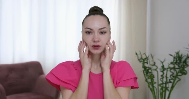 Kosmetolog Membuat Pijat Wajah Angkat Prosedur Kosmetik Profesional Salon Klinik — Stok Video