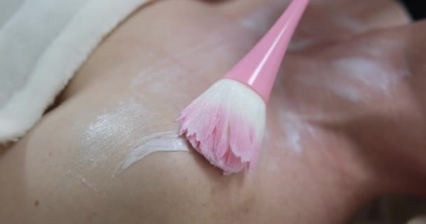 Bem Estar Spa Mulher Recebendo Massagem Facial Salão Beleza Para — Vídeo de Stock