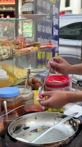Τρόφιμα Δρόμου Στο Βιετνάμ Ανθυγιεινό Μαγείρεμα Βρωμιά Ακατάλληλες Συνθήκες Μοτοσικλέτες — Αρχείο Βίντεο