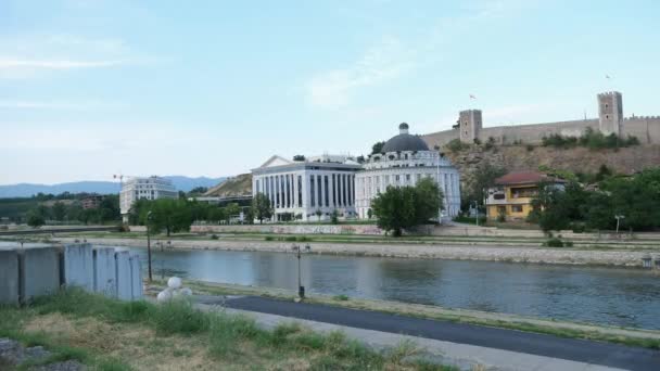 마케도니아의 북마케도니아 Skopje는 박물관 동상의 중심에 건물을 따뜻한 북마케도니아에서 스코페는 — 비디오