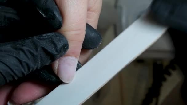 Manicure Pedicure Donna Manicure Rimuove Smalto Gel Gommalacca Dalle Unghie — Video Stock