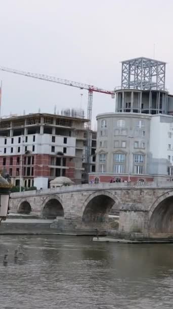 Βόρεια Μακεδονία Πρωτεύουσα Της Μακεδονίας Σκόπια Προσελκύουν Κτίρια Στο Κέντρο — Αρχείο Βίντεο