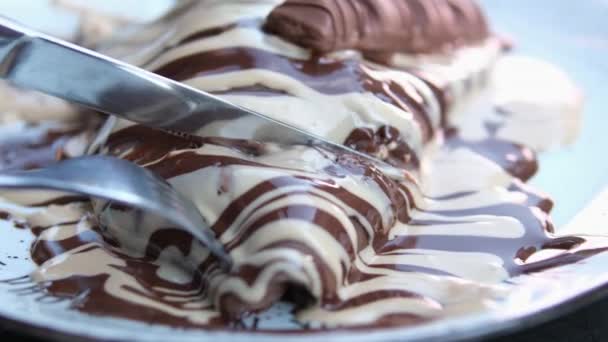 Disfrute Del Desayuno Gofres Vienés Gofres Frutas Con Llovizna Chocolate — Vídeo de stock