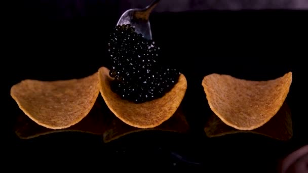 Caviar Negro Aperitivo Lujo Enfoque Selectivo Grabación Alta Calidad Caviar — Vídeos de Stock