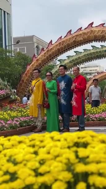 Celebration Vietnam Big City Family People Walking Street Elegant Costumes — Stock Video