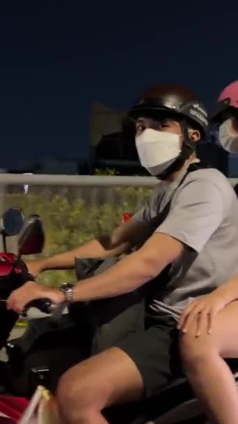 Saigon Люди Улице Мотоциклисты Мотоциклы Автомобилей Вечером Перед Празднованием Нового — стоковое видео