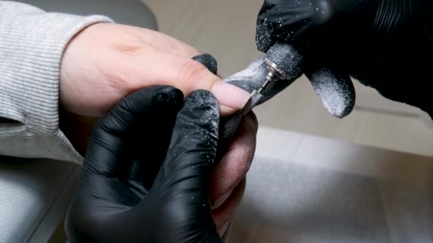 Beautician Using Nail Polish Giving Customer Service Manicure Salon High — Stock Video