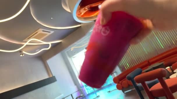 Tienda Bebidas Coco Famoso Por Bebida Tradicional Taiwanesa Bubble Tea — Vídeos de Stock