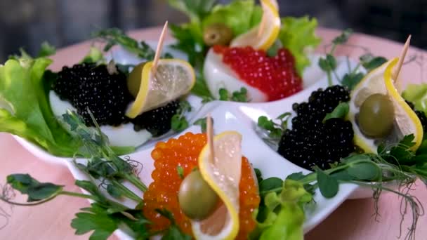 Caviar Negro Para Hacer Barcos Limón Palillos Dientes Para Decoración — Vídeo de stock