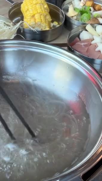 Tom Yam Suppe Vorbereitung Aration Kochendes Wasser Zutaten Hinzufügen Nationalgericht — Stockvideo