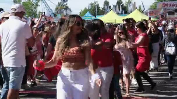 Dzień Kanady Surrey Tradycyjne Akcesoria Obchodów Dnia Kanady Czerwona Odzież — Wideo stockowe
