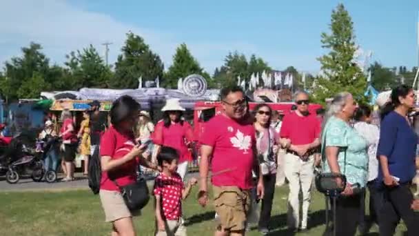 Kanadatag Surrey Traditionelle Feierlichkeiten Zum Kanada Tag Utensilien Rote Kleidung — Stockvideo