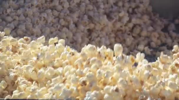 Popcorn Buatan Sendiri Dalam Panci Goreng Popcorn Bermunculan Dalam Minyak — Stok Video