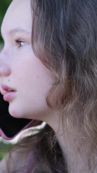 Cestovat Sám Příběh Mladé Dívky Růžových Šatech Vešla Kavárny Procházela — Stock video