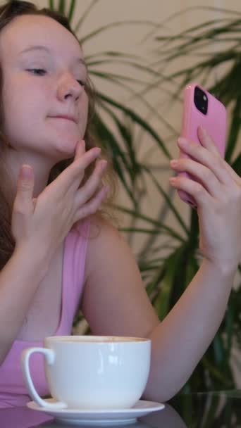 オリーと問題の皮膚 油性フェイシャルスキンタイプの大きな毛穴のマクロ写真 高品質の4K映像 — ストック動画